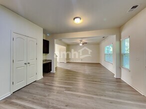 908 Pine Ln in Lawrenceville, GA - Foto de edificio - Building Photo