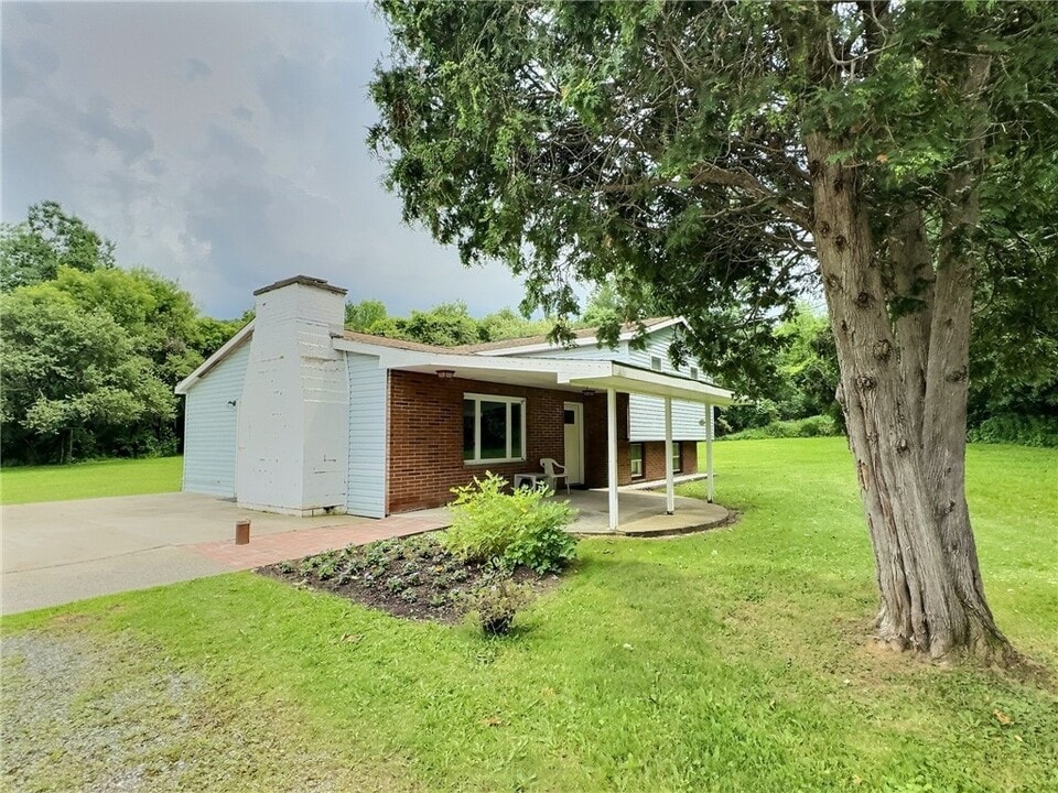655 E Main St in Dryden, NY - Building Photo