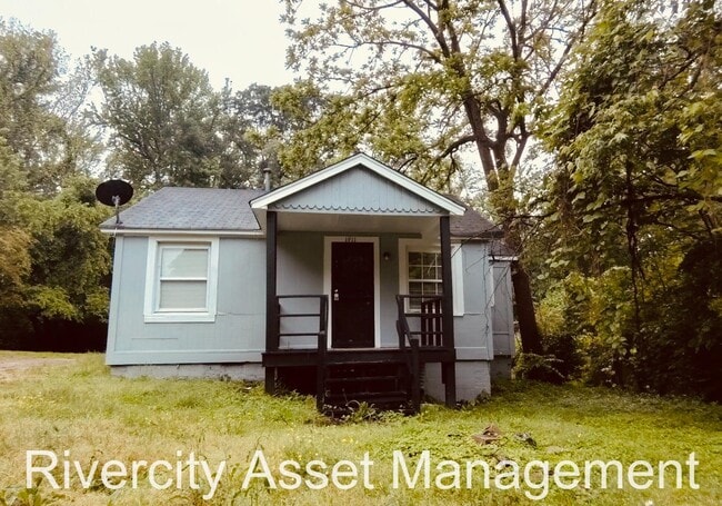 property at 1911 The Oaks Ave