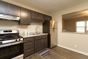 The Groves in Gastonia, NC - Building Photo