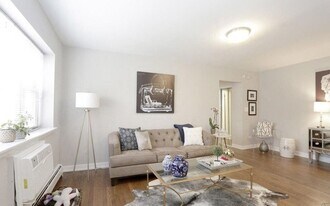 525 W Oakdale Ave in Chicago, IL - Building Photo