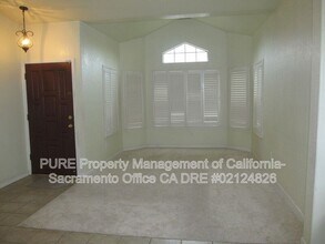 3228 Boulder Creek Way in Sacramento, CA - Building Photo - Building Photo