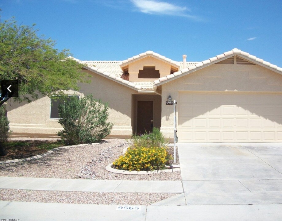 9565 E Paseo San Ardo in Tucson, AZ - Building Photo