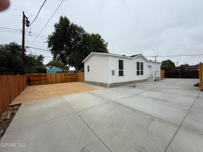 1355 Calle Durazno in Thousand Oaks, CA - Building Photo - Building Photo