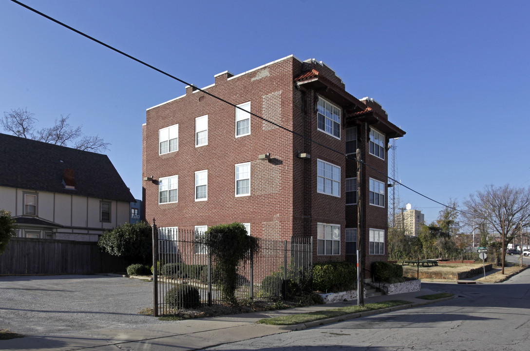 404 E 12th St S in Tulsa, OK - Foto de edificio