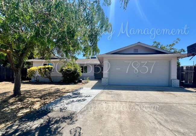 1427 Calgary Ct in Oakdale, CA - Building Photo - Building Photo