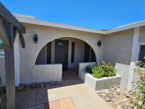 8702 W Pinnacle Peak Rd in Peoria, AZ - Building Photo - Building Photo