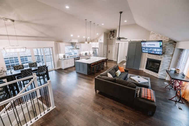 2104 Almand Dr in Bentonville, AR - Foto de edificio - Building Photo