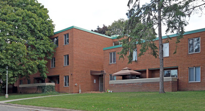 Residences on Vine in St Catharines, ON - Building Photo - Building Photo