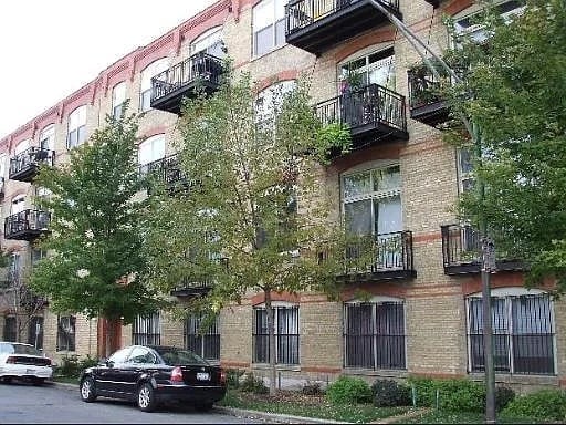 property at 1740 N Maplewood Ave