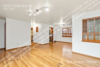 6559 42nd Ave NE in Seattle, WA - Foto de edificio - Building Photo