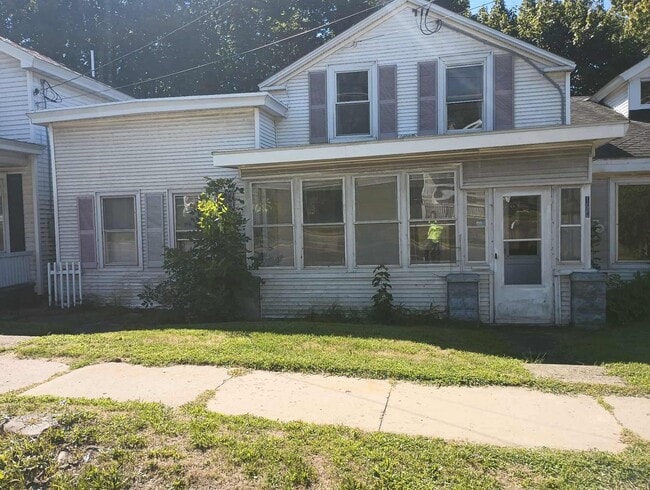 property at 1-160-162 W Bridge St
