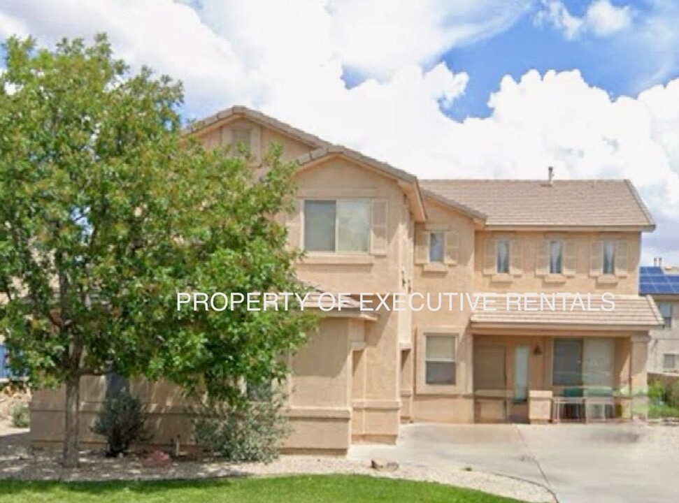 4347 Harmony Wells Cir in Las Cruces, NM - Foto de edificio