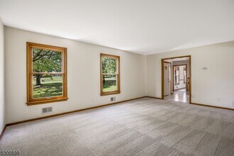 34 Willow Brook Ln in Clinton Township, NJ - Building Photo - Building Photo