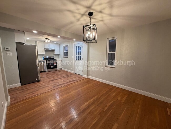 1053 Edward Dr in Pittsburgh, PA - Building Photo - Building Photo