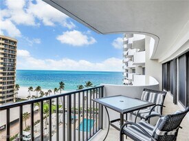 4005 Gulf Shore Blvd N in Naples, FL - Building Photo
