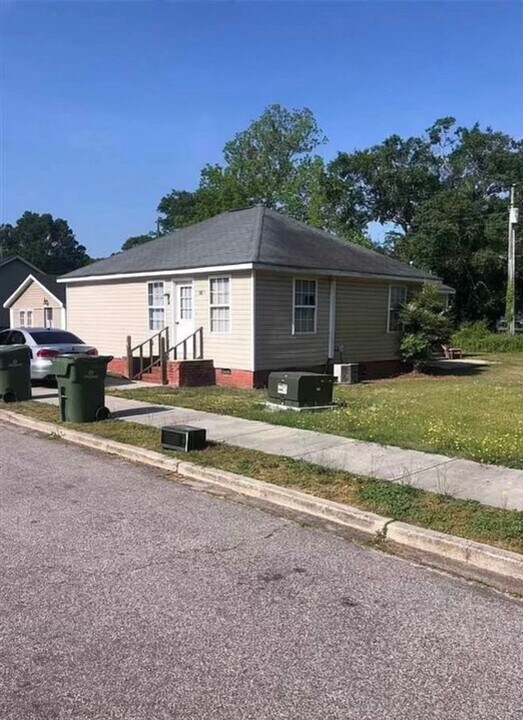 406 Easy St in Hartsville, SC - Building Photo