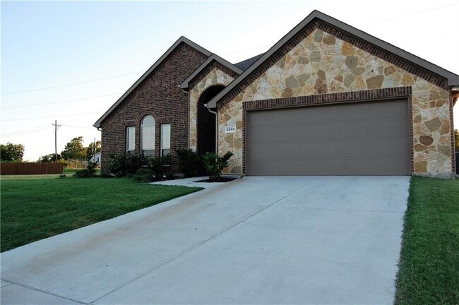 2201 Liriope Ln in Waxahachie, TX - Building Photo - Building Photo