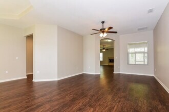 3677 Sandhill Crane Dr in Lakeland, FL - Foto de edificio - Building Photo