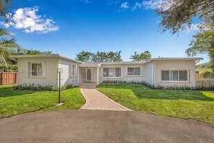 6110 SW 79th St in South Miami, FL - Building Photo