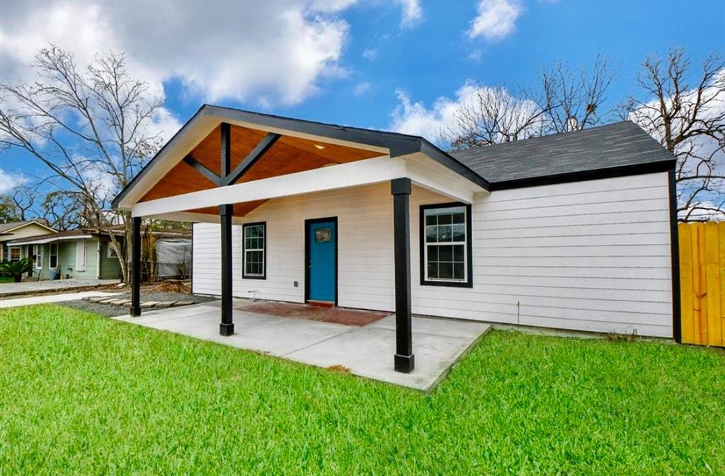 7703 McHenry St in Houston, TX - Building Photo