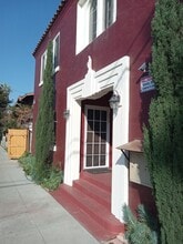 128 Falcon Ave in Long Beach, CA - Building Photo - Building Photo