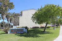 Seaview Apartments in Port Hueneme, CA - Foto de edificio - Building Photo