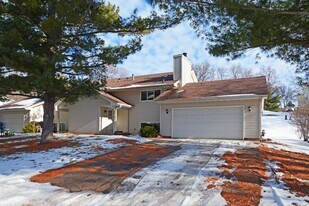 7305 Bagpipe Blvd in Eden Prairie, MN - Building Photo