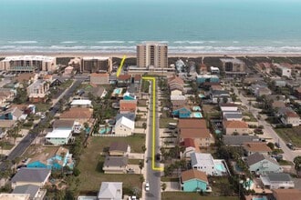 111 E Hibiscus St in South Padre Island, TX - Building Photo - Building Photo