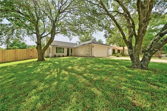 8601 Huebinger Pass in Austin, TX - Building Photo - Building Photo