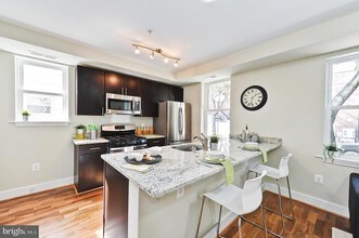 417 18th St NE-Unit -202 in Washington, DC - Building Photo - Building Photo