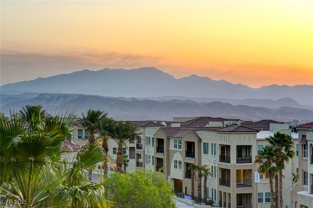 2555 Hampton Rd in Henderson, NV - Foto de edificio