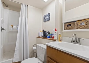 15202 Bernita Dr in Philadelphia, PA - Foto de edificio - Building Photo