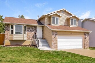 2374 N 1075 E in Layton, UT - Building Photo - Building Photo
