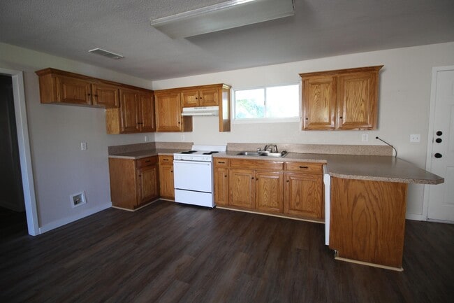 510 Bradburn Rd in Grand Saline, TX - Building Photo - Building Photo
