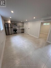 5 Empire Ct in Hamilton, ON - Building Photo - Building Photo