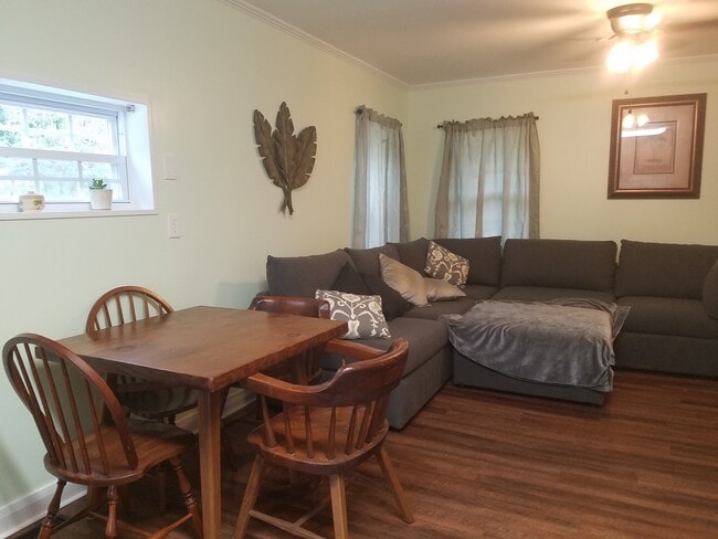 457 N Flat Rock Rd in Piedmont, SC - Foto de edificio - Building Photo