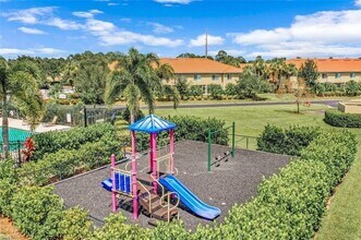 9420 Ivy Brook Run, Unit 307 in Ft. Myers, FL - Foto de edificio - Building Photo