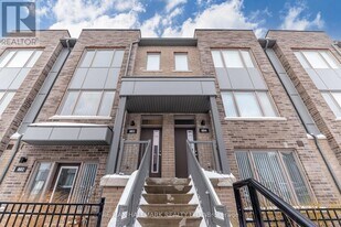 1525 Kingston Rd in Pickering, ON - Building Photo