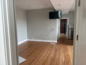3246 N Central Ave, Unit 2 in Chicago, IL - Foto de edificio - Building Photo