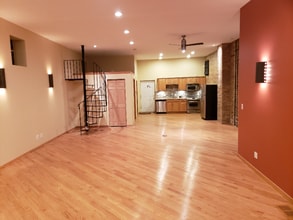 8058 S Brandon Ave in Chicago, IL - Building Photo - Building Photo