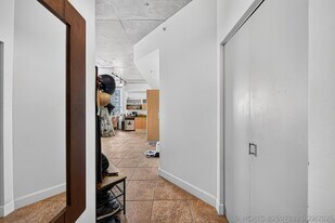 2275 Biscayne Blvd in Miami, FL - Building Photo