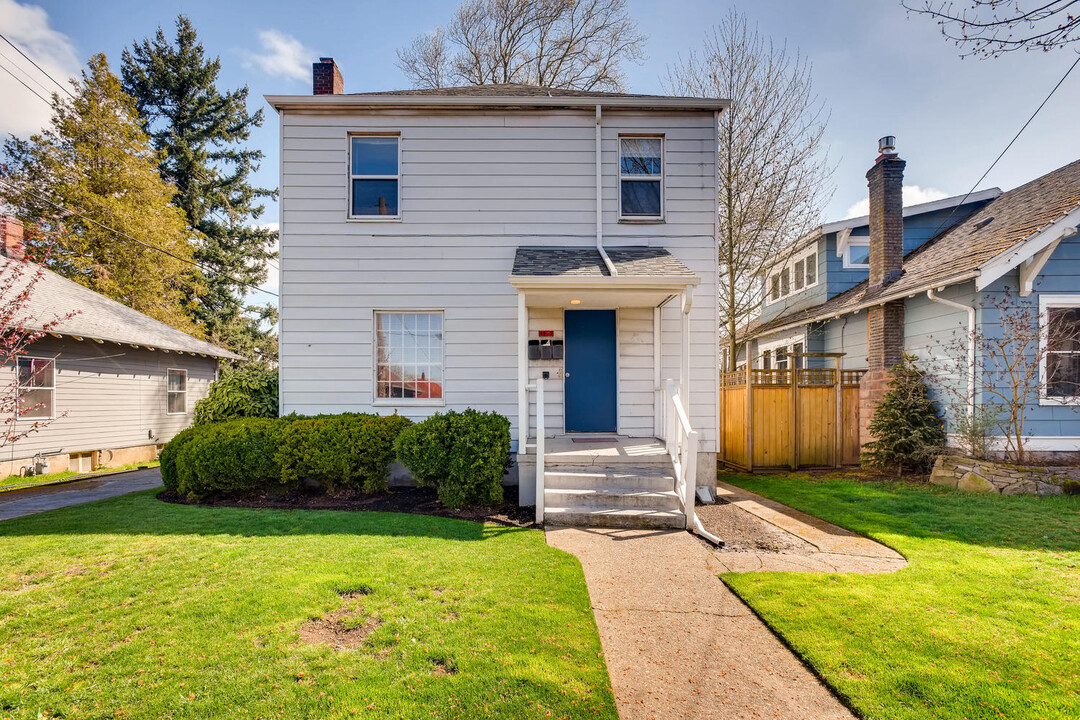 4832 NE 21st Ave (Alberta), Unit B in Portland, OR - Building Photo