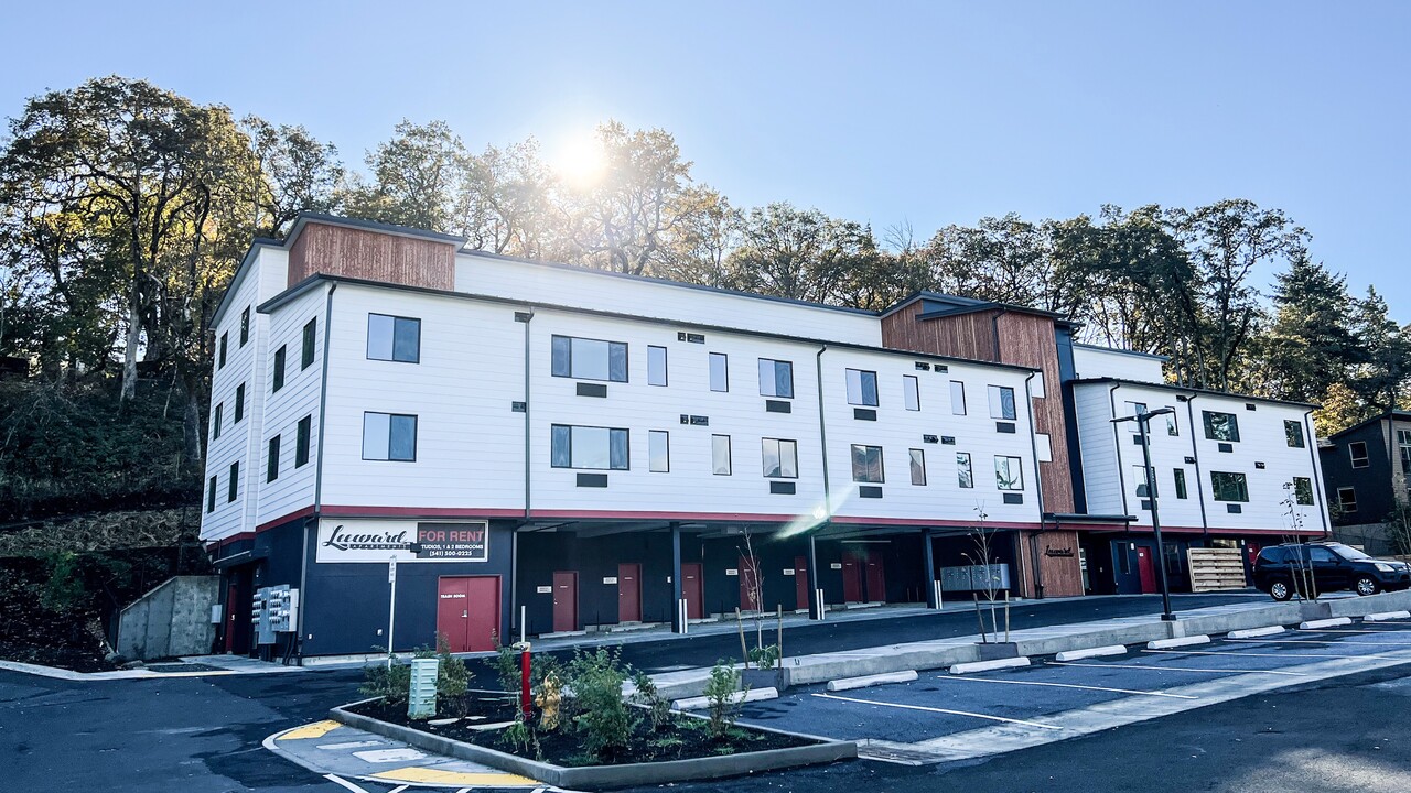 Leeward Apartments in Hood River, OR - Building Photo