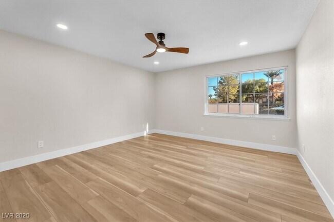 property at 2868 Vista Del Sol Ave