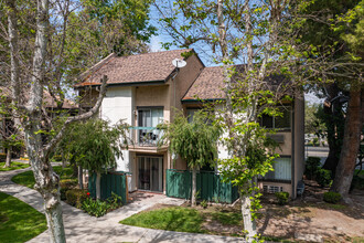 Watts Arms II Apartments in Los Angeles, CA - Building Photo - Building Photo