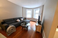 1819 Beacon St, Unit 4 in Brookline, MA - Foto de edificio - Building Photo