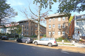 1725 Lanier Pl NW in Washington, DC - Building Photo - Building Photo