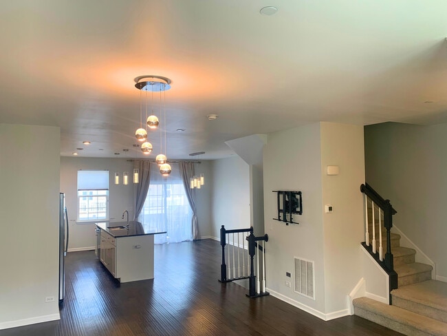 67 Nicholas Dr E in Des Plaines, IL - Building Photo - Building Photo