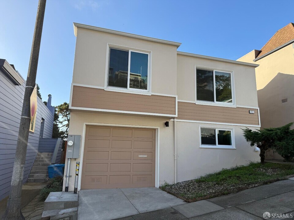 21 Panorama Dr in San Francisco, CA - Building Photo